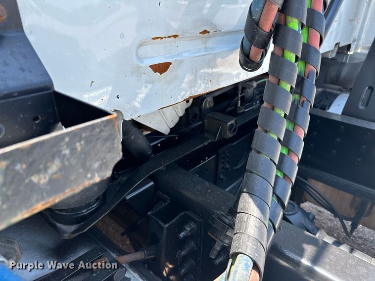 image for item OG9135 2016 Volvo VNL  semi truck