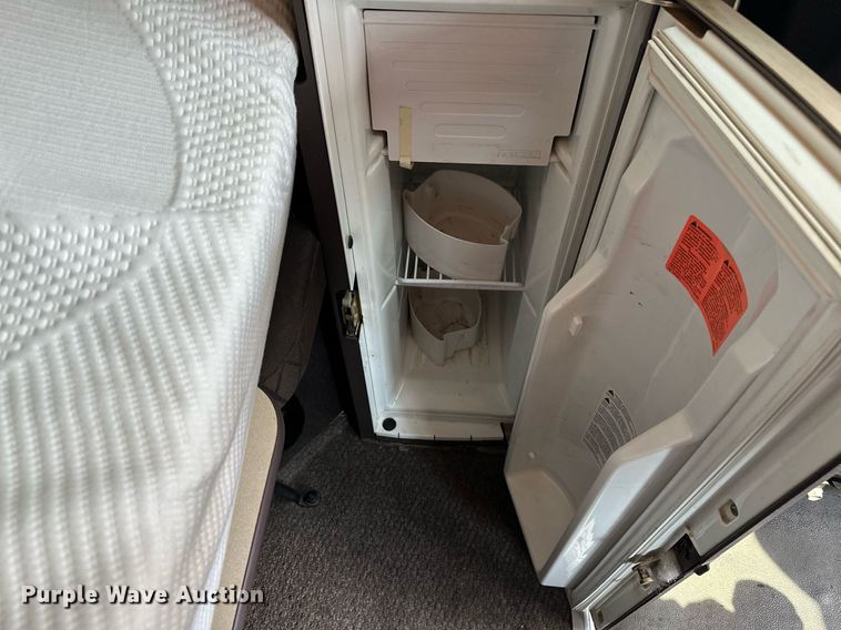 image for item OG9135 2016 Volvo VNL  semi truck