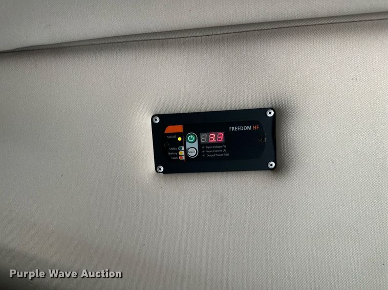 image for item OG9135 2016 Volvo VNL  semi truck