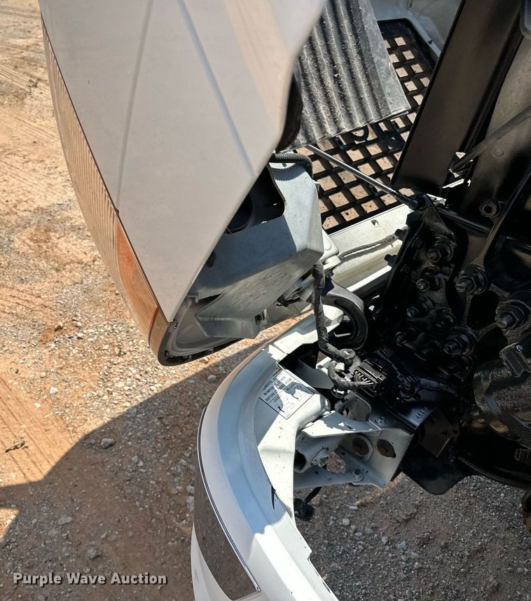 image for item OG9135 2016 Volvo VNL  semi truck