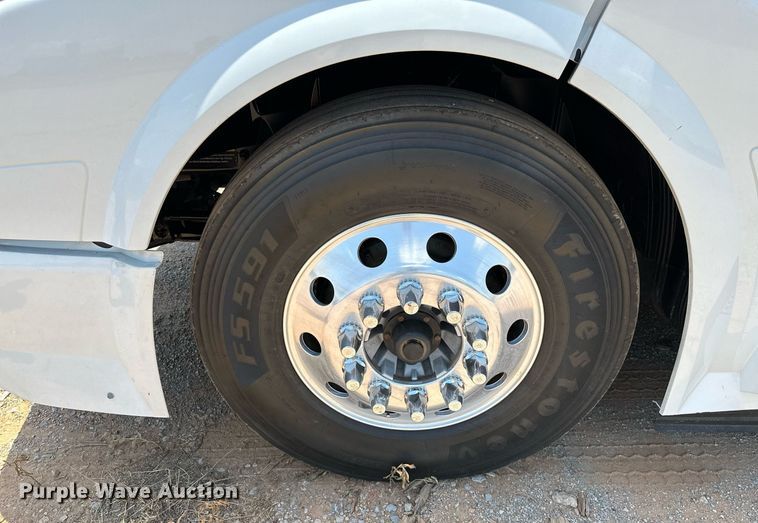 image for item OG9135 2016 Volvo VNL  semi truck