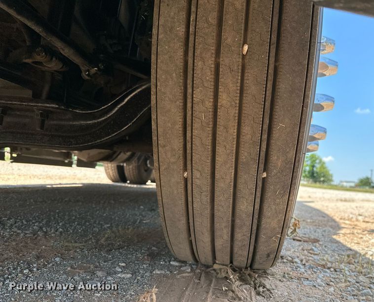 image for item OG9135 2016 Volvo VNL  semi truck