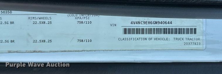 image for item OG9135 2016 Volvo VNL  semi truck