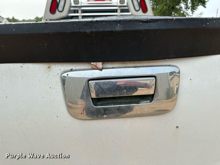 image for item AF9663 2008 GMC Sierra 2500HD  Crew Cab pickup truck