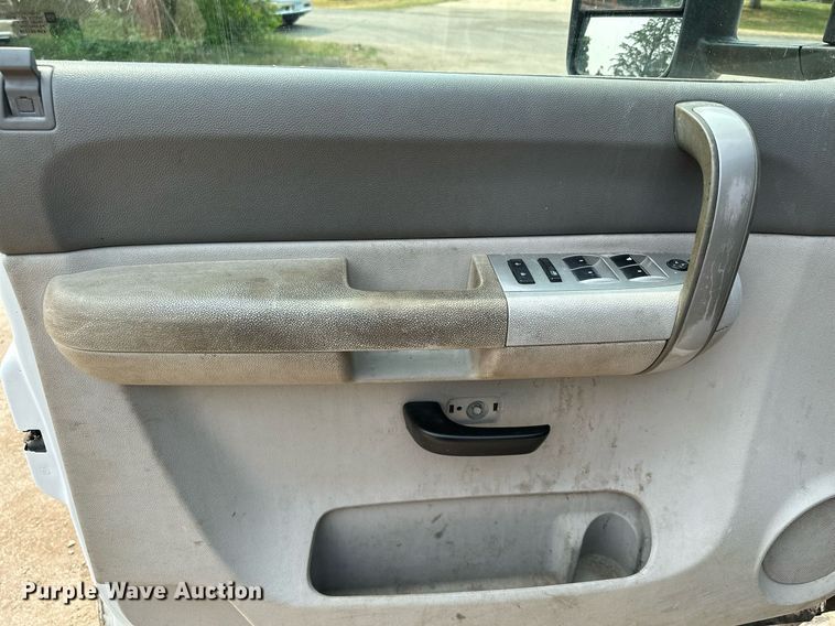 image for item AF9663 2008 GMC Sierra 2500HD  Crew Cab pickup truck