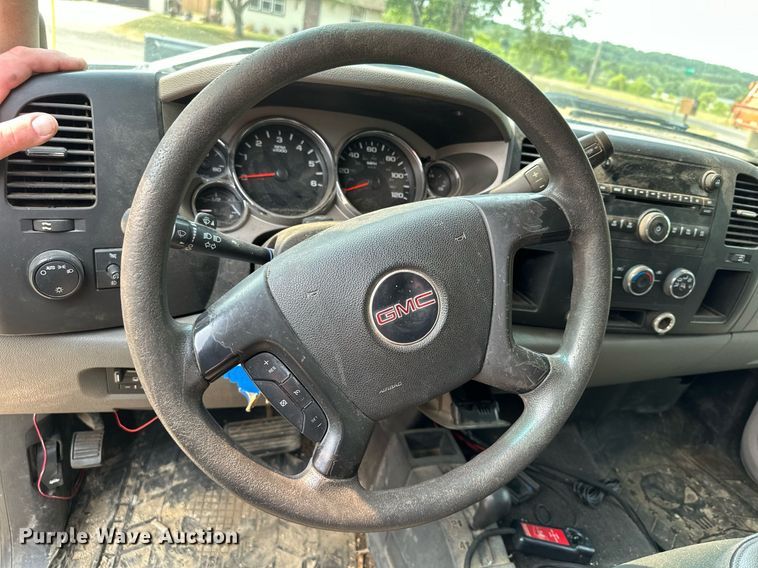 image for item AF9663 2008 GMC Sierra 2500HD  Crew Cab pickup truck