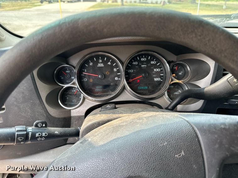 image for item AF9663 2008 GMC Sierra 2500HD  Crew Cab pickup truck