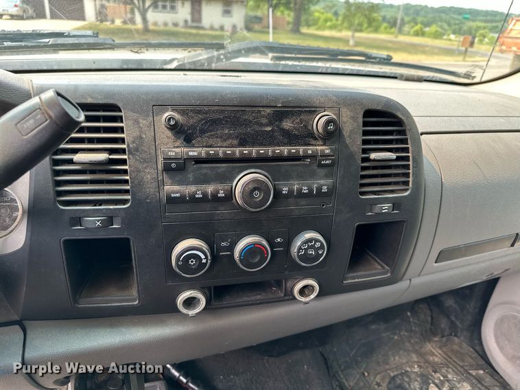 image for item AF9663 2008 GMC Sierra 2500HD  Crew Cab pickup truck