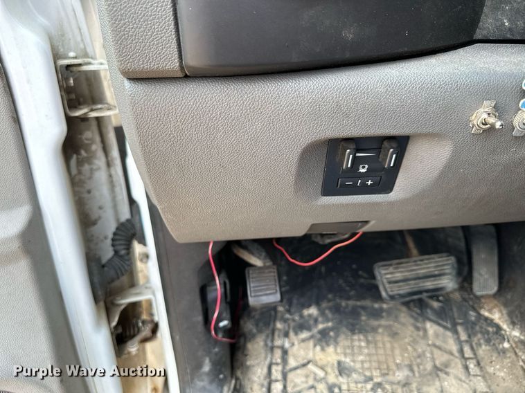 image for item AF9663 2008 GMC Sierra 2500HD  Crew Cab pickup truck