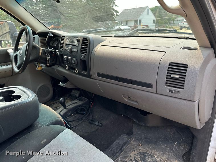 image for item AF9663 2008 GMC Sierra 2500HD  Crew Cab pickup truck