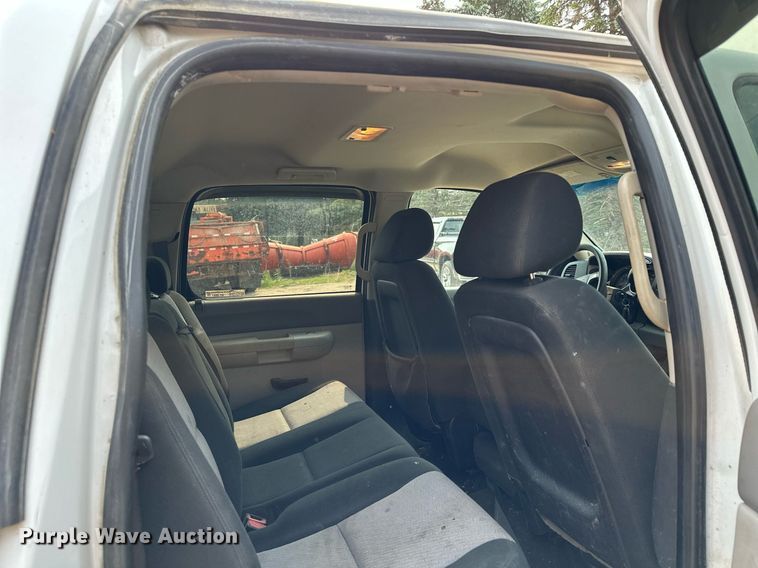 image for item AF9663 2008 GMC Sierra 2500HD  Crew Cab pickup truck