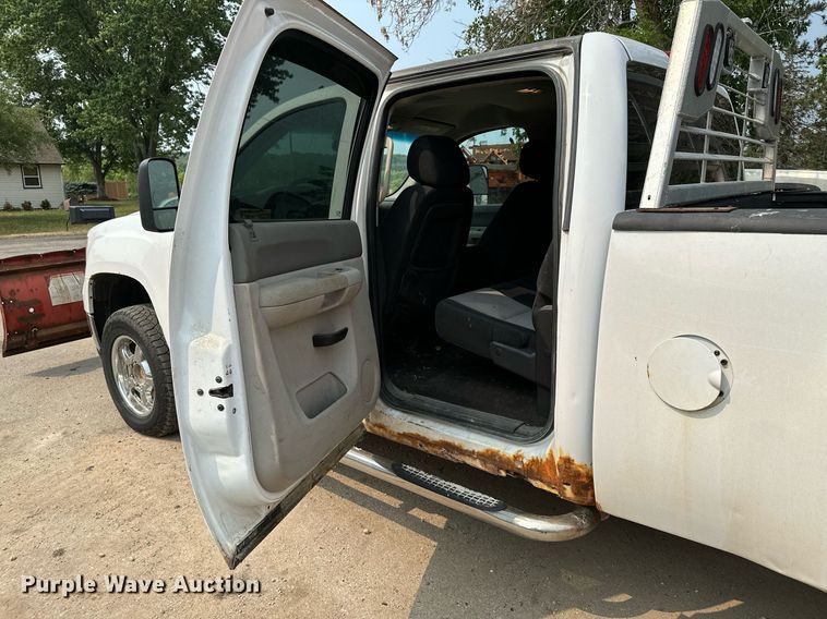 image for item AF9663 2008 GMC Sierra 2500HD  Crew Cab pickup truck