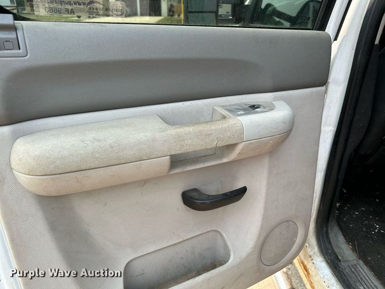 image for item AF9663 2008 GMC Sierra 2500HD  Crew Cab pickup truck