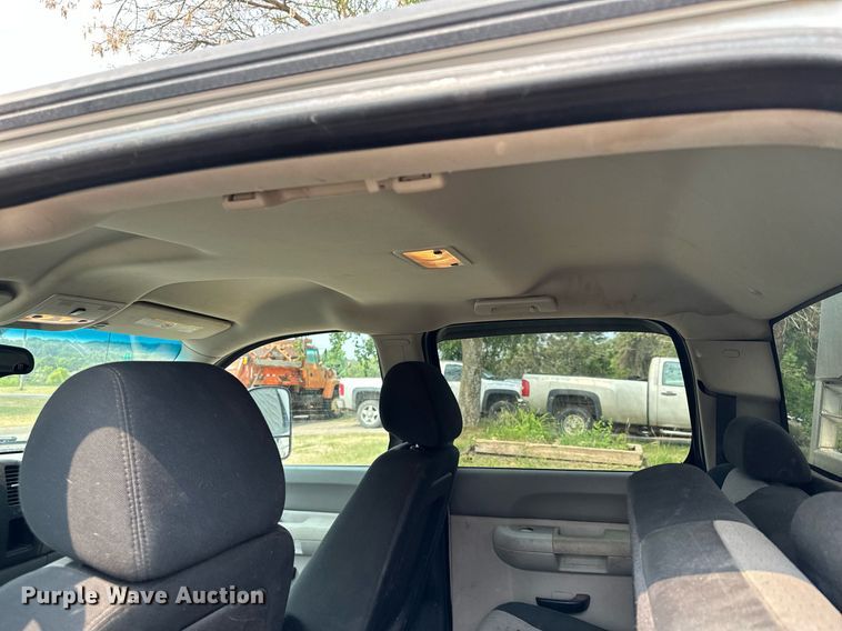 image for item AF9663 2008 GMC Sierra 2500HD  Crew Cab pickup truck