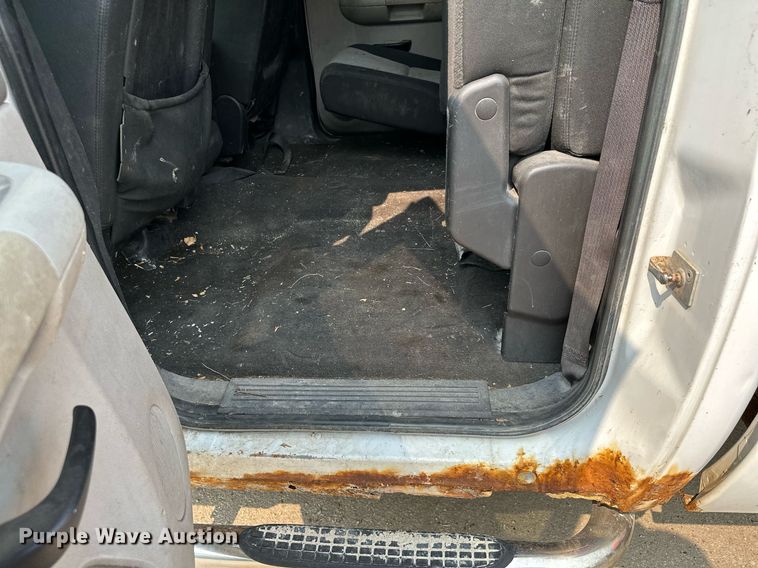 image for item AF9663 2008 GMC Sierra 2500HD  Crew Cab pickup truck