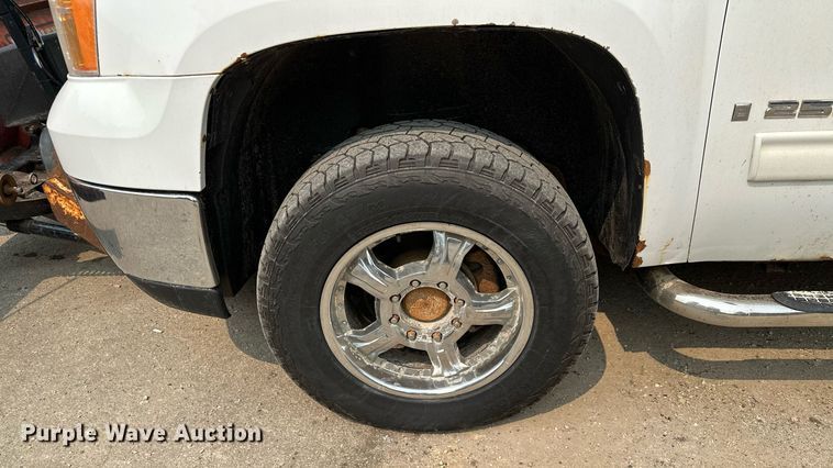 image for item AF9663 2008 GMC Sierra 2500HD  Crew Cab pickup truck