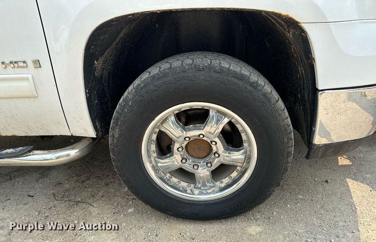 image for item AF9663 2008 GMC Sierra 2500HD  Crew Cab pickup truck