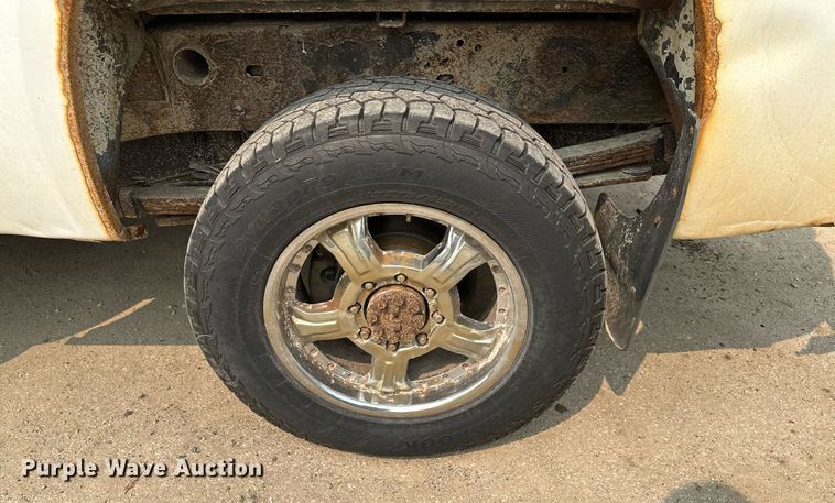 image for item AF9663 2008 GMC Sierra 2500HD  Crew Cab pickup truck