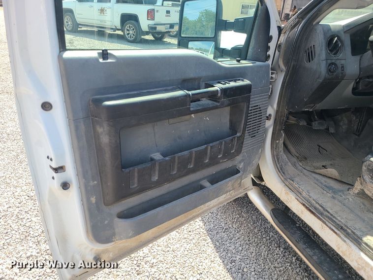 image for item DC6040 2013 Ford F250  Crew Cab pickup truck