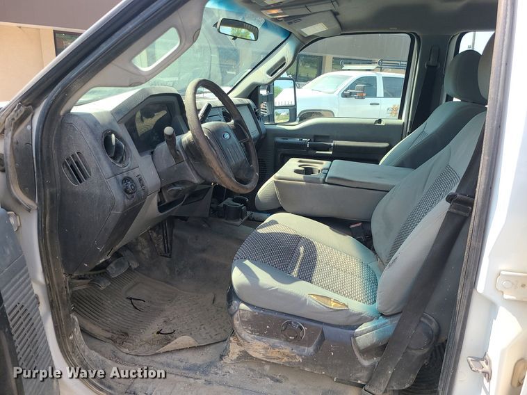 image for item DC6040 2013 Ford F250  Crew Cab pickup truck