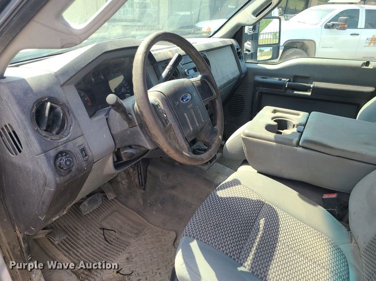 image for item DC6040 2013 Ford F250  Crew Cab pickup truck