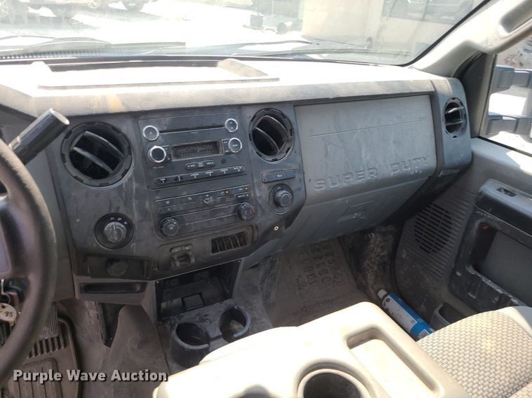 image for item DC6040 2013 Ford F250  Crew Cab pickup truck