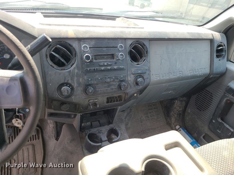 image for item DC6040 2013 Ford F250  Crew Cab pickup truck