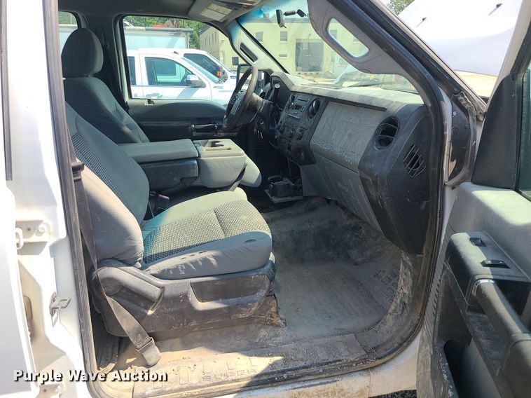 image for item DC6040 2013 Ford F250  Crew Cab pickup truck