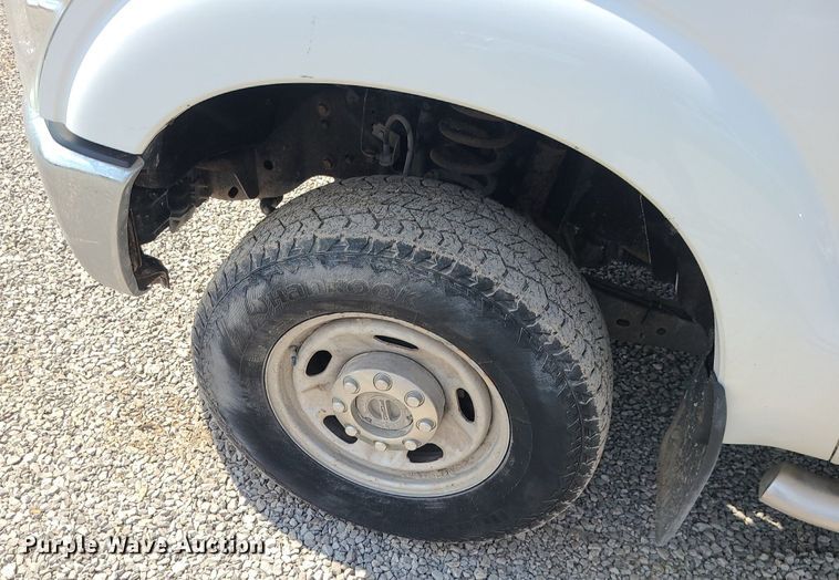 image for item DC6040 2013 Ford F250  Crew Cab pickup truck