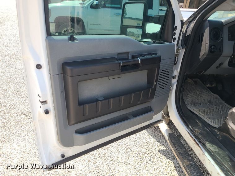 image for item DC6041 2013 Ford F250 Super Duty  Crew Cab pickup truck