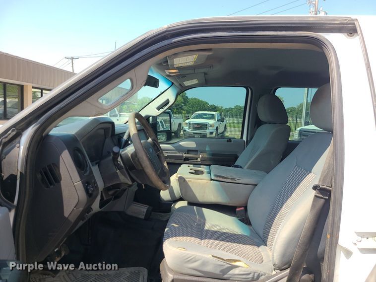 image for item DC6041 2013 Ford F250 Super Duty  Crew Cab pickup truck