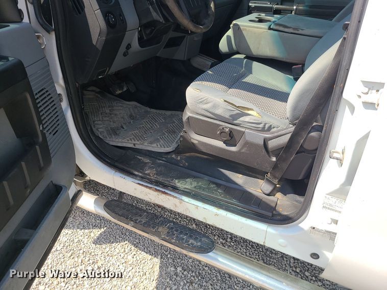 image for item DC6041 2013 Ford F250 Super Duty  Crew Cab pickup truck