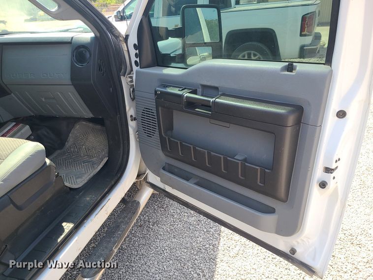 image for item DC6041 2013 Ford F250 Super Duty  Crew Cab pickup truck