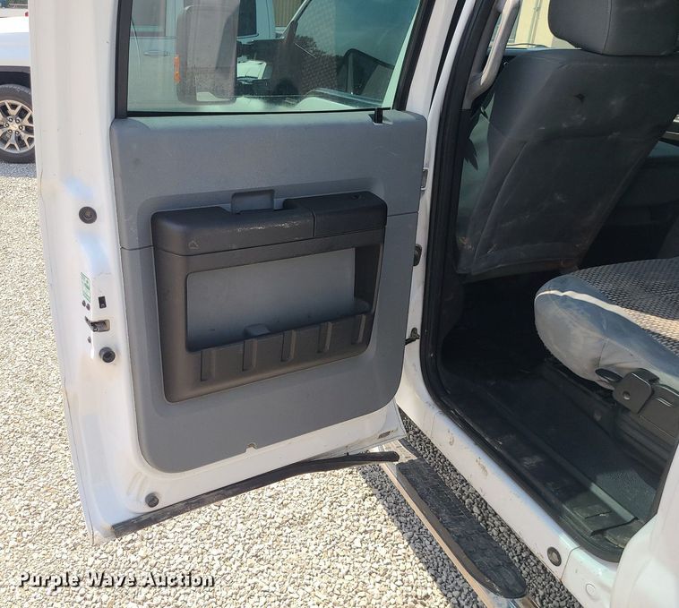 image for item DC6041 2013 Ford F250 Super Duty  Crew Cab pickup truck