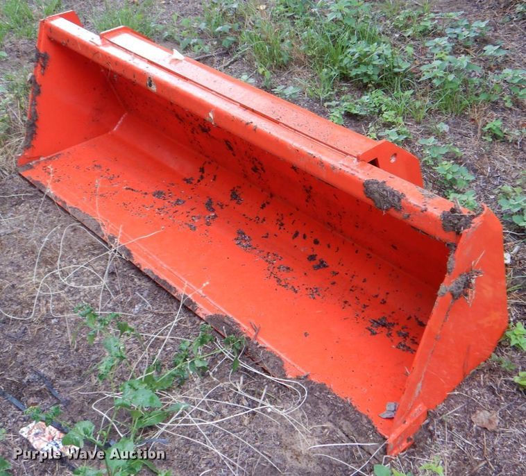 image for item DH7542 Kubota L2235A  bucket