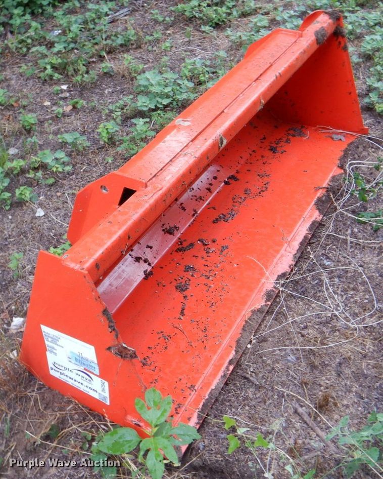 Kubota L2235A bucket in Kennedale, TX Item DH7542 sold Purple Wave