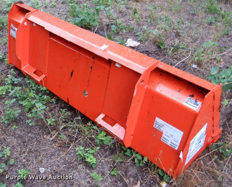 image for item DH7542 Kubota L2235A  bucket