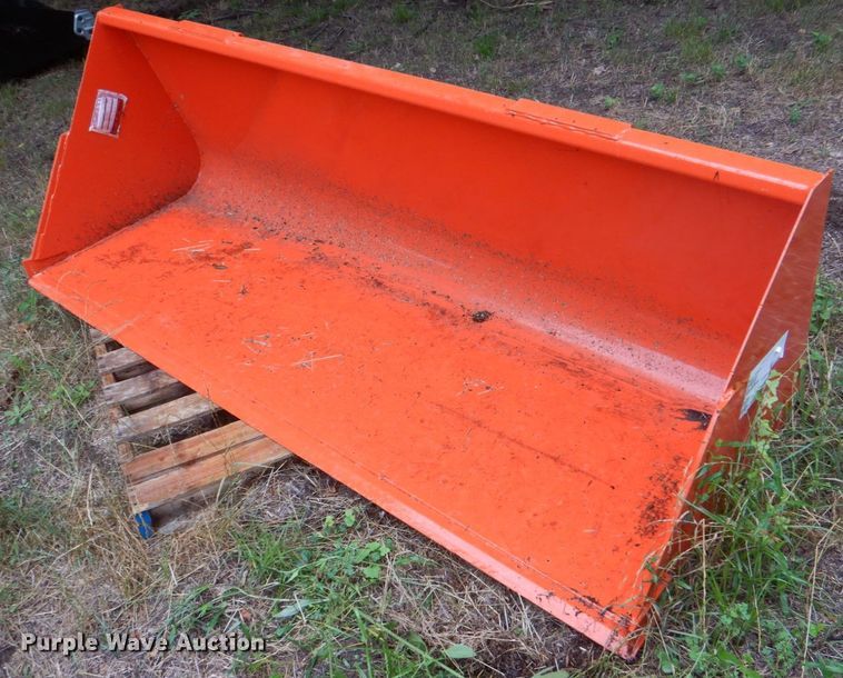 image for item DH7543 Kubota M1815  bucket