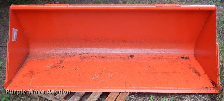 image for item DH7543 Kubota M1815  bucket