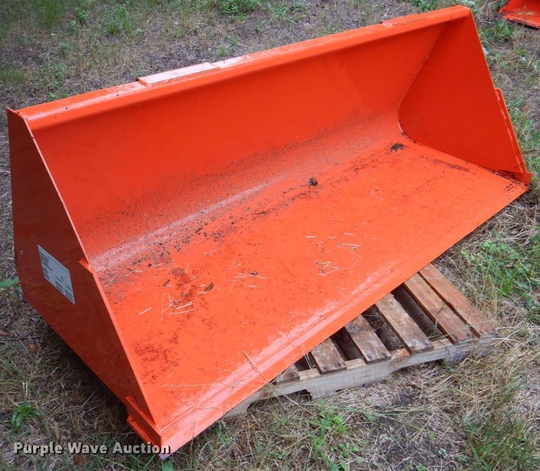 image for item DH7543 Kubota M1815  bucket
