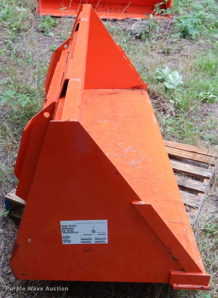 image for item DH7543 Kubota M1815  bucket