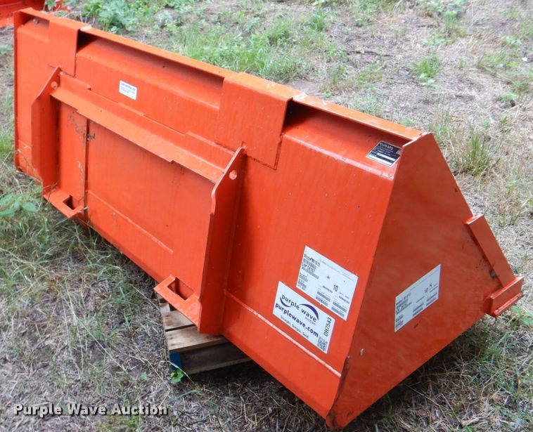 image for item DH7543 Kubota M1815  bucket