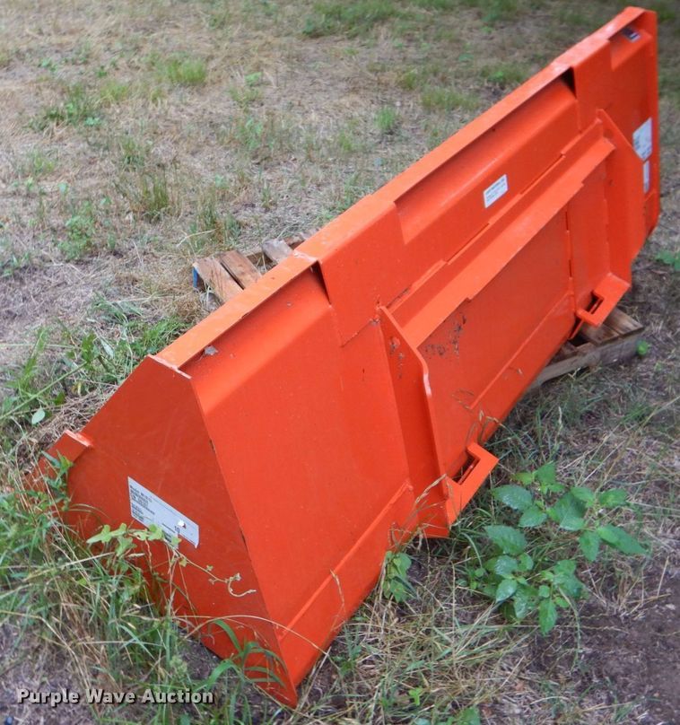 image for item DH7543 Kubota M1815  bucket