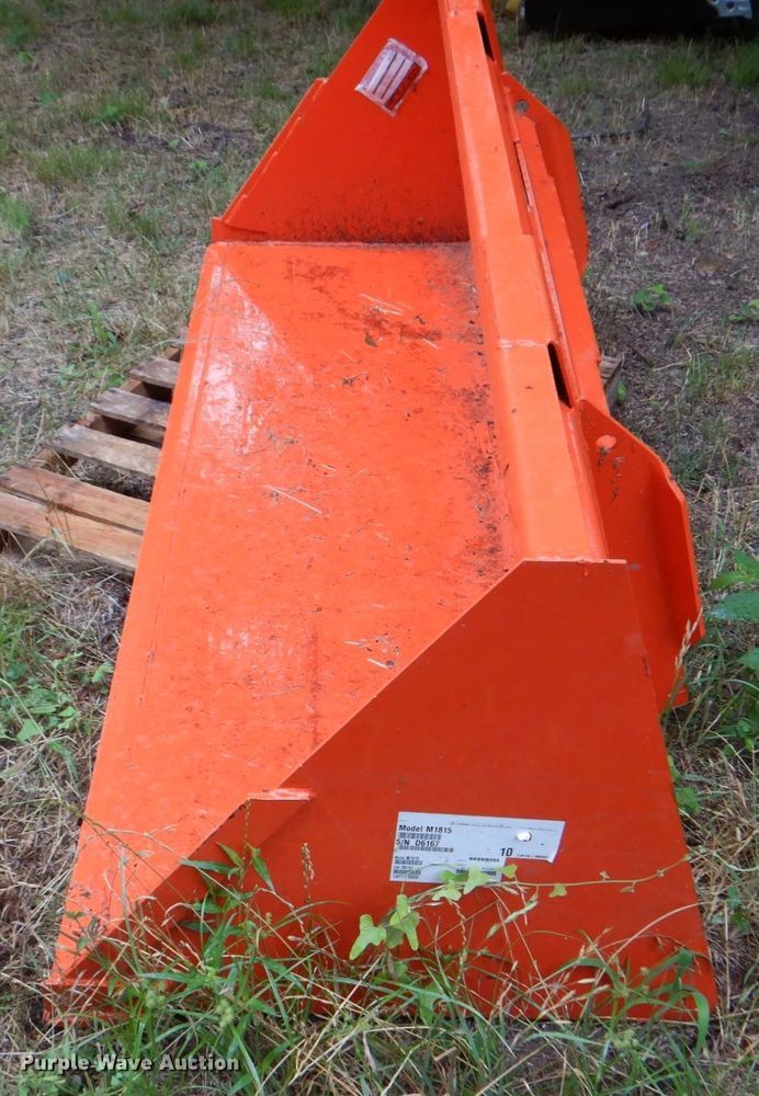 image for item DH7543 Kubota M1815  bucket