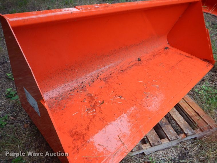 image for item DH7543 Kubota M1815  bucket