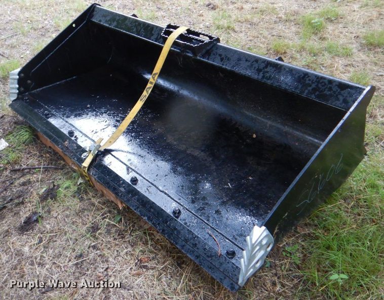 image for item DH7544 2022 Paladin S6606  skid steer bucket