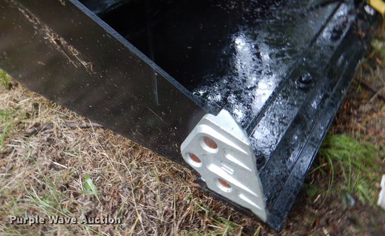 image for item DH7544 2022 Paladin S6606  skid steer bucket