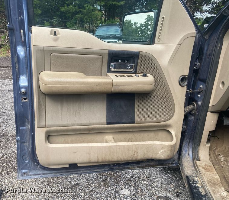 image for item DI7752 2004 Ford F150  SuperCrew pickup truck