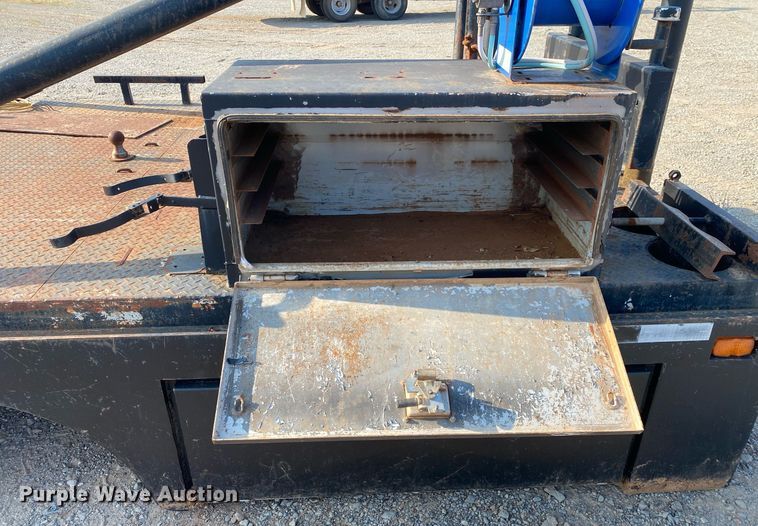 image for item DI7845 Winch truck bed