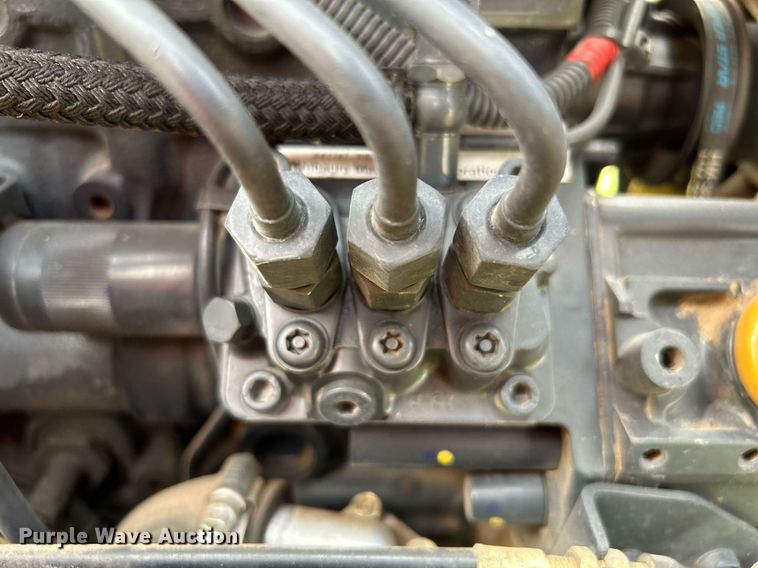 image for item DI7856 2012 Kioti CS2410  MFWD tractor